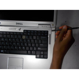 Замена крышки шарнира Dell Inspiron 1501